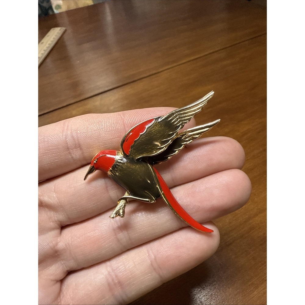 Pin Brooch Lapel Gold Tone Red Green Enamel Hummingird Gift Collectable 2" Nice